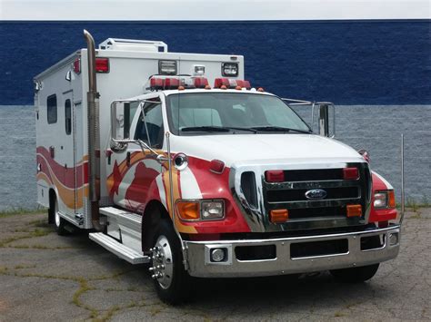 It is equipped with a Automatic transmission. . Ford f650 ambulance